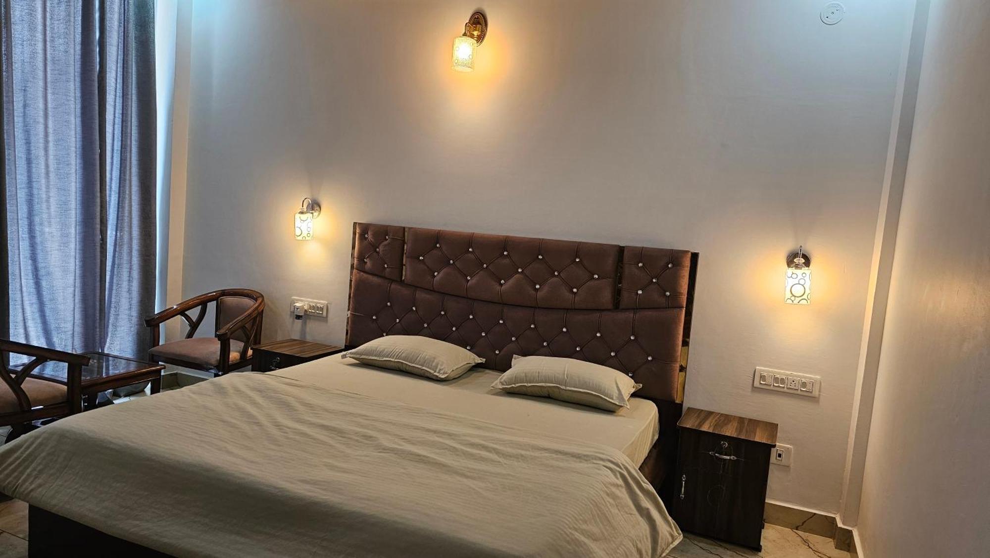 On The Rocks Hotel Kasauli Exterior photo