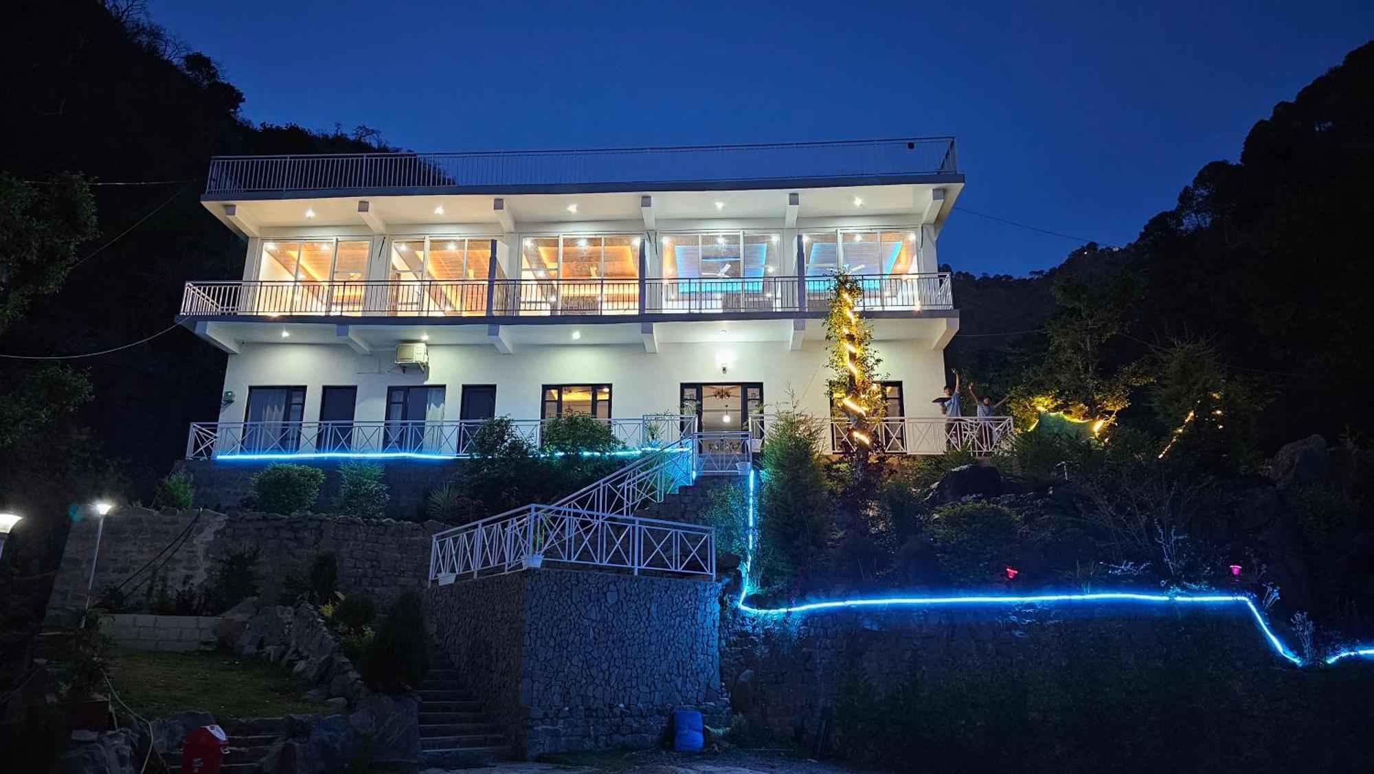 On The Rocks Hotel Kasauli Exterior photo